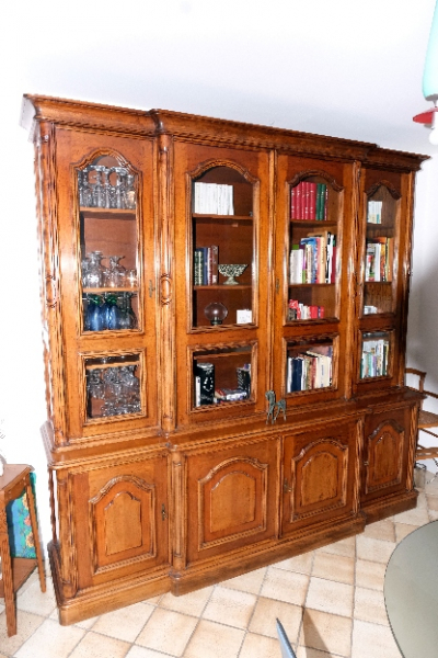 buffet bibliothèque et table en verre