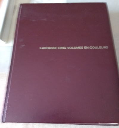 Larousse volume en couleurs