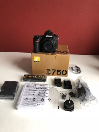 NIKON D750