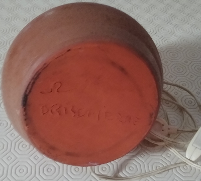 Pied de lampe boule en terre cuite vernissée signée