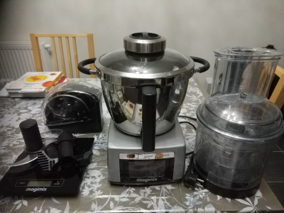 A vendre robot multifonction Magimix