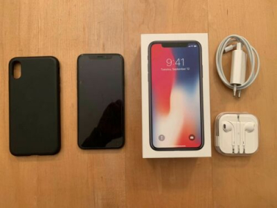 Apple iPhone X - 256Go - Gris Sidéral (Désimlocké)