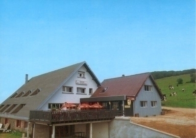 En montagne à 1200 mètres d'altitude, sur la route des crêtes, au coeur de l'important Centre de ski de LA BRESSE - HOHNECK, à vendre l'Auberge de la chaume de Schmargult