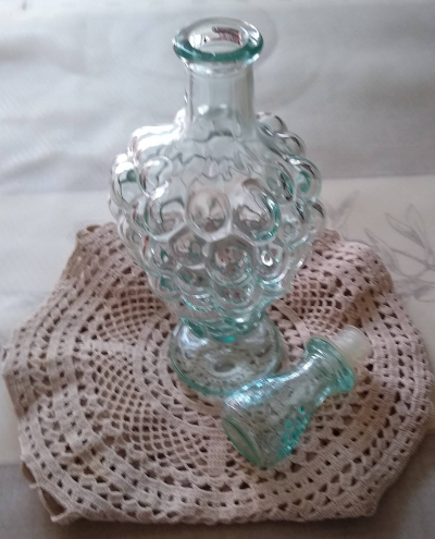 Carafe vintage en forme de grappe de raisins