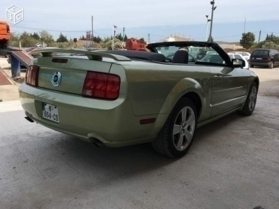 Ford Mustang GT cabriolet 2005 seulement 35000 km