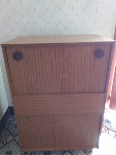 Meuble secrétaire avec lit escamotable.