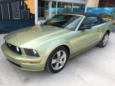 Ford Mustang GT cabriolet 2005 seulement 35000 km