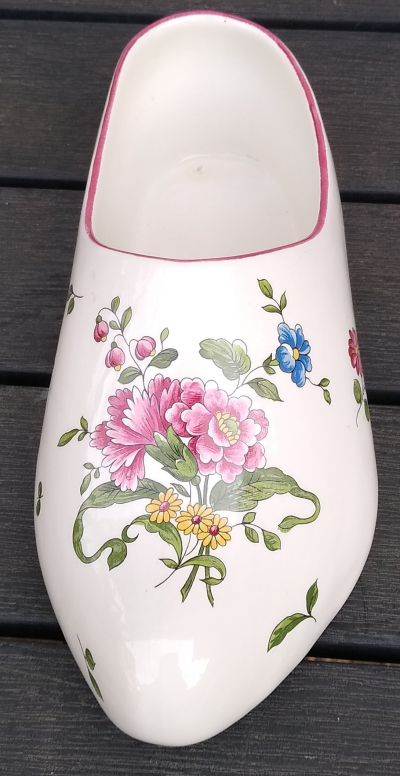 Sabot ancien en porcelaine signé Vieux Saint Amand décor fleurs