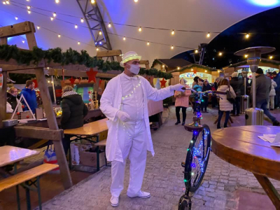 Spectacle de clown, animations de rue pour égayer votre arbre de Noël