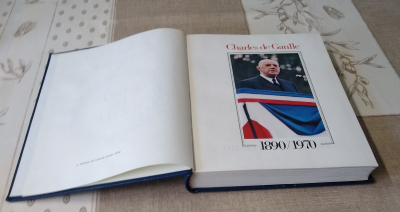 Très joli livre de la vie extraordinaire / Charles De Gaulle