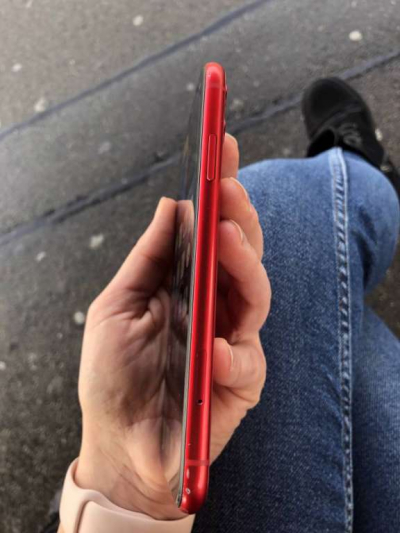 Iphone 11 64 gb rouge bon prix disponible immediatement